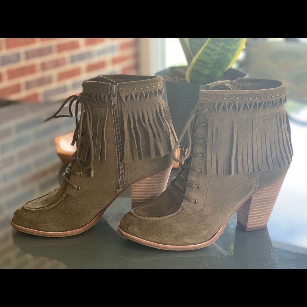 Beautiful Olive Green Suede Tassel Boots - Sz 8